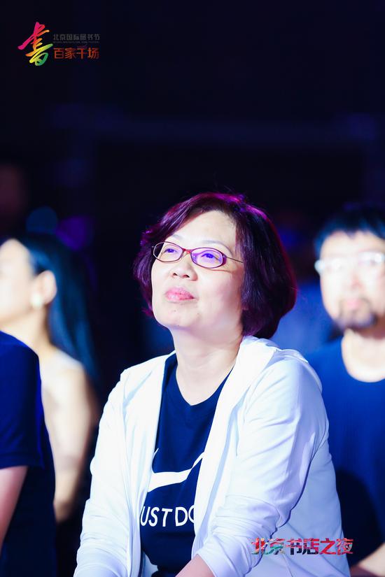 北京发行集团党委副书记、总经理 龙晓雯