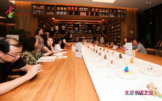 团结书社分会场在MUJI HOTEL BEIJING为读者呈现精彩的民族纹样文创展览
